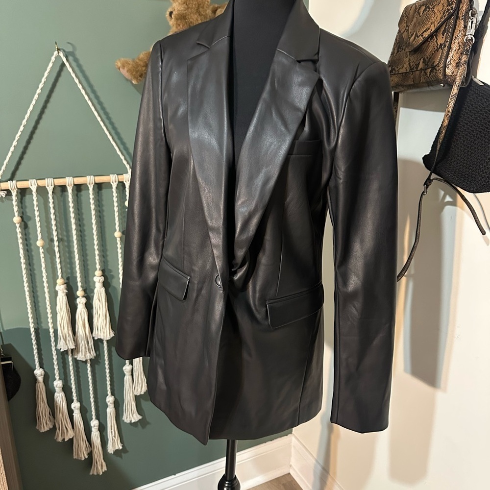 LOFT NWT Black Faux Leather Tailored Blazer Jacket Size 4 Sleek Modern Chic